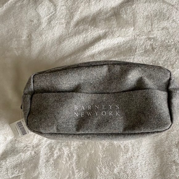 Barneys New York Other - NEW Barneys New York cosmetic bag